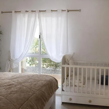 The Holes * Σαν Μιγκέλ ντε Αμπόνα