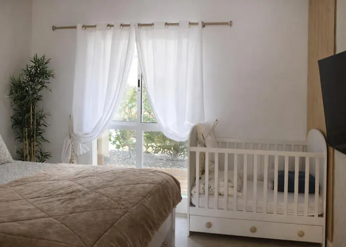 The Holes * Σαν Μιγκέλ ντε Αμπόνα